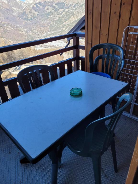 PUY SAINT VINCENT APPARTEMENT T2 BALCON SUPER PANORAMA AVEC PARKING PRIVE COUVERT et PISCINE LETE appartement pied des pistes 15