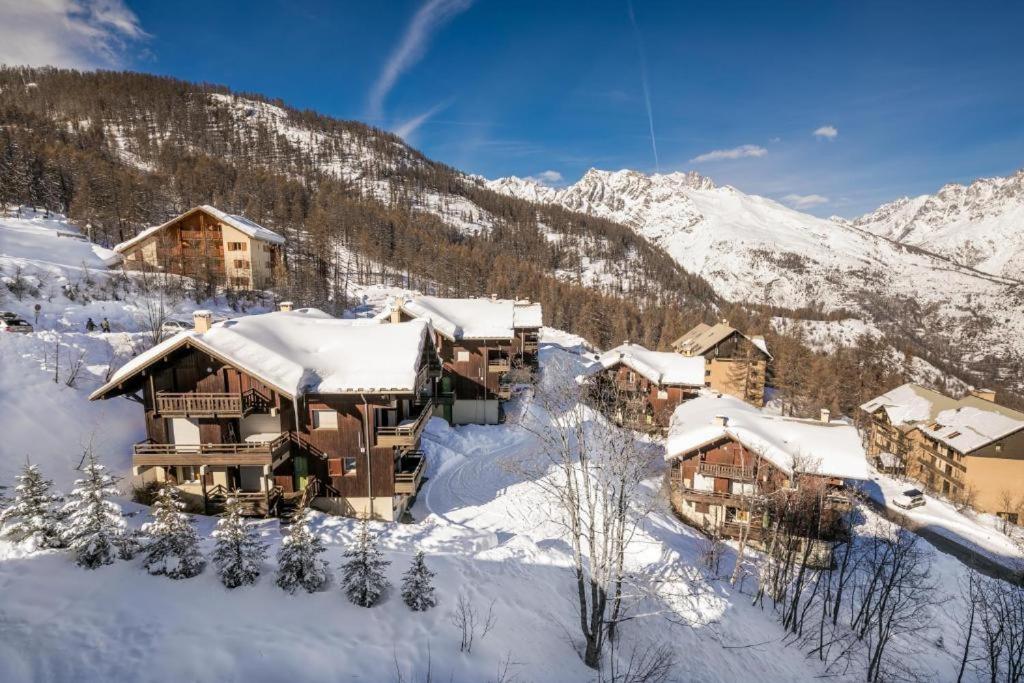 PUY SAINT VINCENT APPARTEMENT T2 BALCON SUPER PANORAMA AVEC PARKING PRIVE COUVERT et PISCINE LETE appartement pied des pistes 4