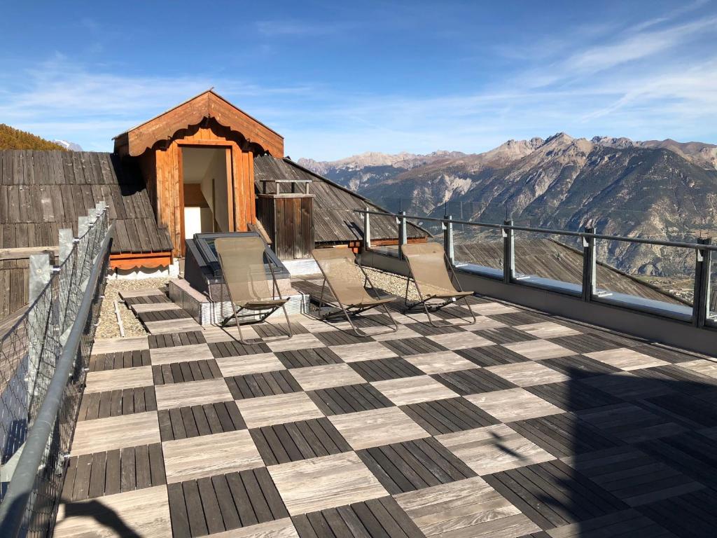 Penthouse Bond 007 120 m2 piscine sauna Risoul 1850 appartement pied des pistes