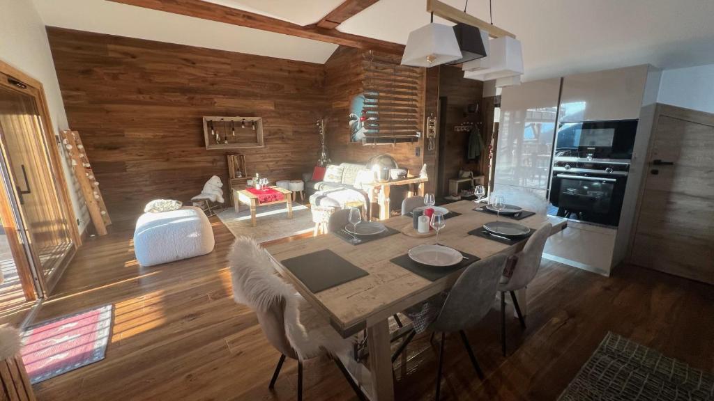 Penthouse lOurse Bleue Sauna privatif acces direct aux pistes appartement pied des pistes 1