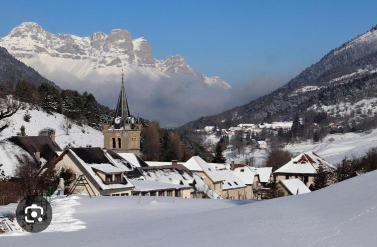 Petit studio mansarde 18 m2 avec navette gratuit aux pistes de ski appartement pied des pistes 17