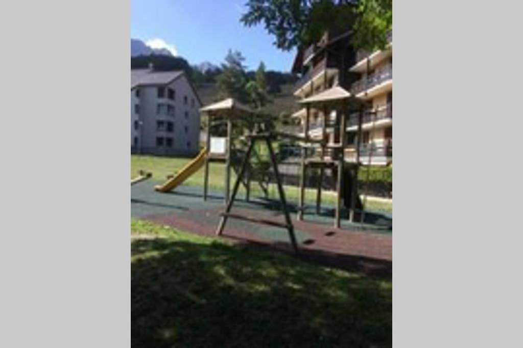 Petit studio mansarde 18 m2 avec navette gratuit aux pistes de ski appartement pied des pistes 4