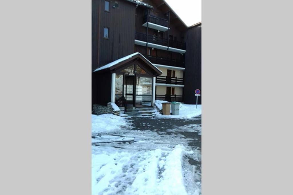 Petit studio mansarde 18 m2 avec navette gratuit aux pistes de ski appartement pied des pistes 9
