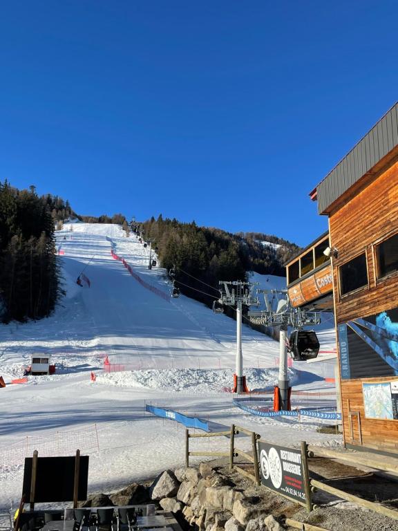 Praloup 1600 t3 sur piste 4p appartement pied des pistes 4