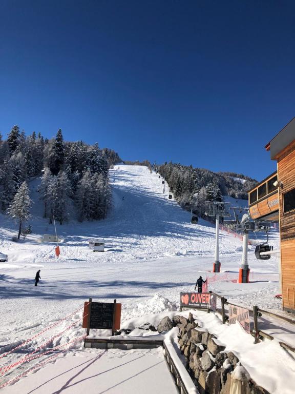Praloup 1600 t3 sur piste 4p appartement pied des pistes 8