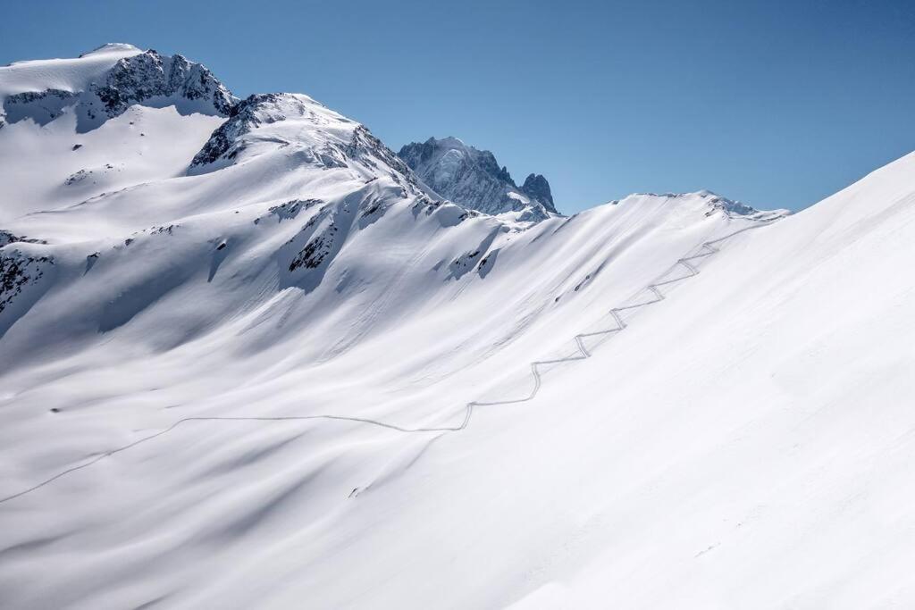 Prarion Modern apartment Next to Ski lift By Cozee Rentals appartement pied des pistes 16
