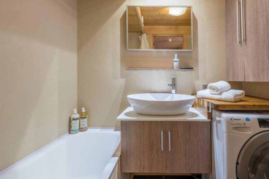 Prarion Modern apartment Next to Ski lift By Cozee Rentals appartement pied des pistes 2