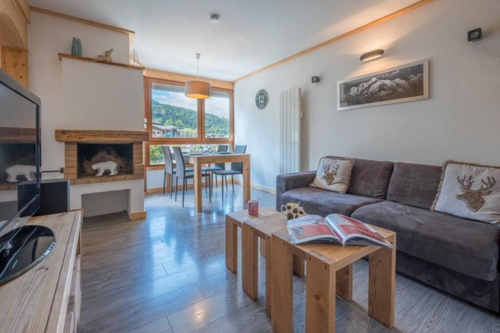 Prarion Modern apartment Next to Ski lift By Cozee Rentals appartement pied des pistes 4