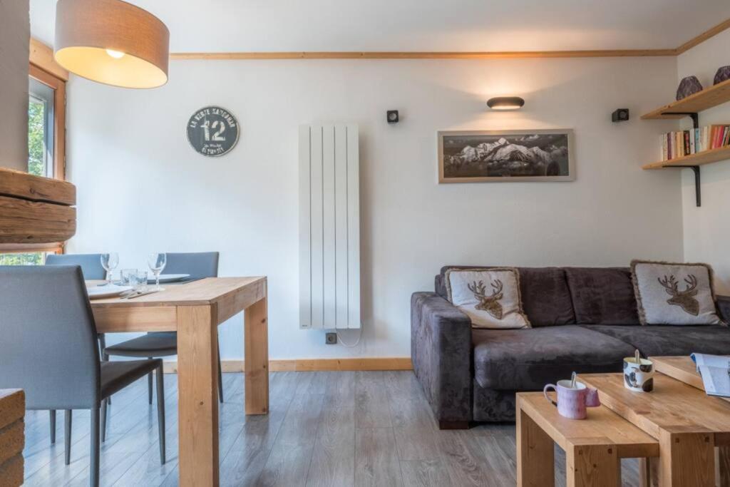 Prarion Modern apartment Next to Ski lift By Cozee Rentals appartement pied des pistes 7