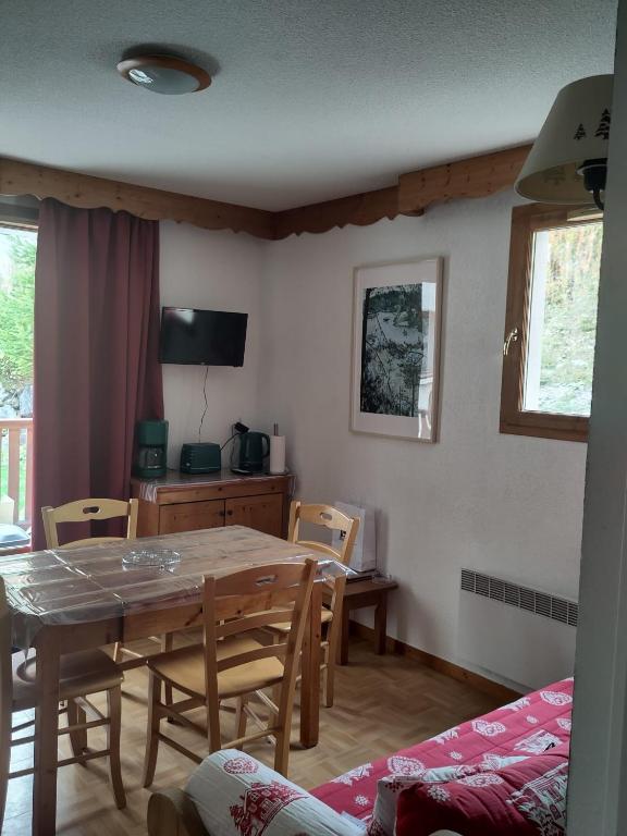 Puy St Vincent 1800 appt 6 pers pres des pistes appartement pied des pistes 2