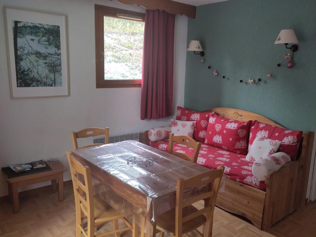 Puy St Vincent 1800 appt 6 pers pres des pistes appartement pied des pistes