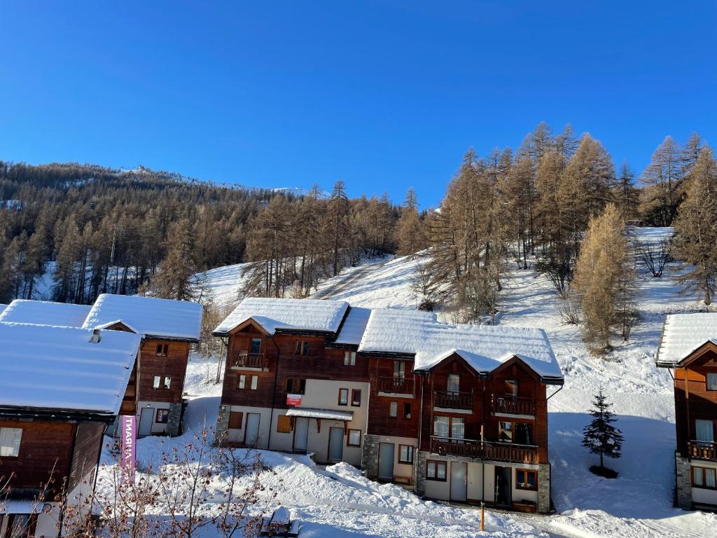 Puy St Vincent 1800 au pied des pistes appartement pied des pistes 13