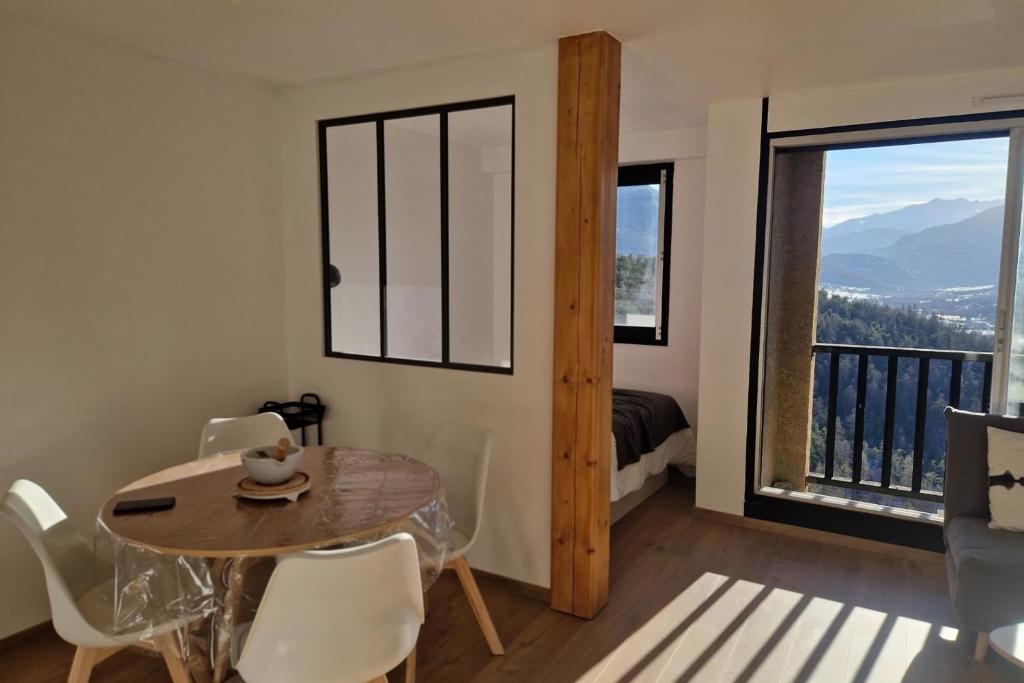 Rare pearl with an incredible view of all Briancon appartement pied des pistes