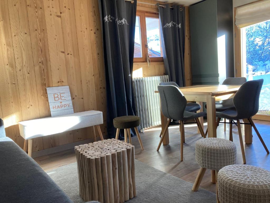 Renovated flat facing Mont Blanc appartement pied des pistes 18