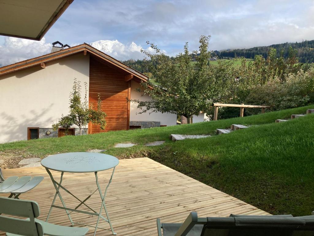 Renovated flat facing Mont Blanc appartement pied des pistes 9