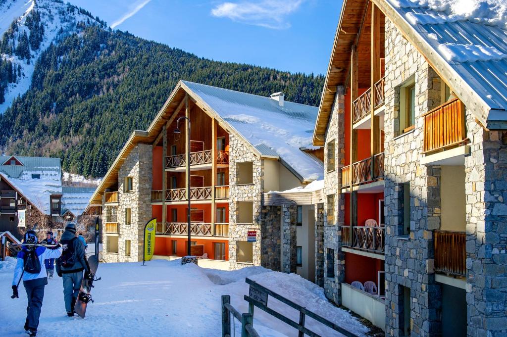 Residence Capfun Couleurs Soleil Oz en Oisans hotel pied des pistes