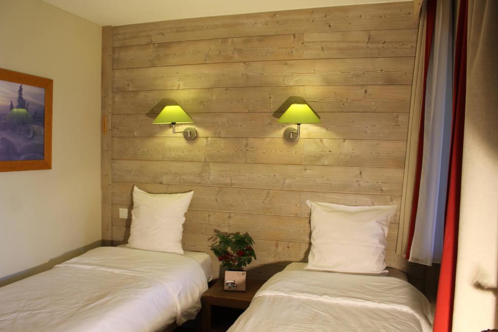 Residence Christiana 307 Cles Blanches Courchevel hotel pied des pistes 1