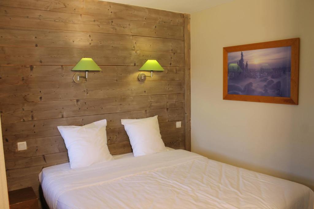 Residence Christiana 408 Cles Blanches Courchevel hotel pied des pistes 1