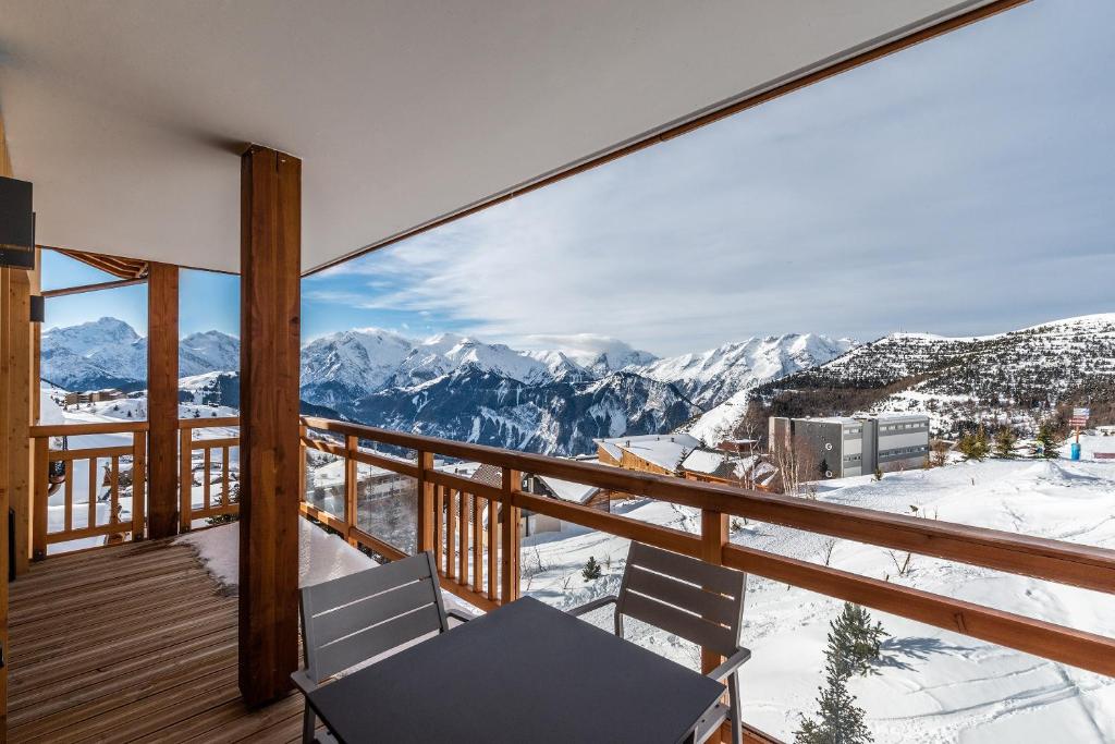 Residence Hameau de Clotaire Alpe dHuez by EMERALD STAY appartement pied des pistes 9