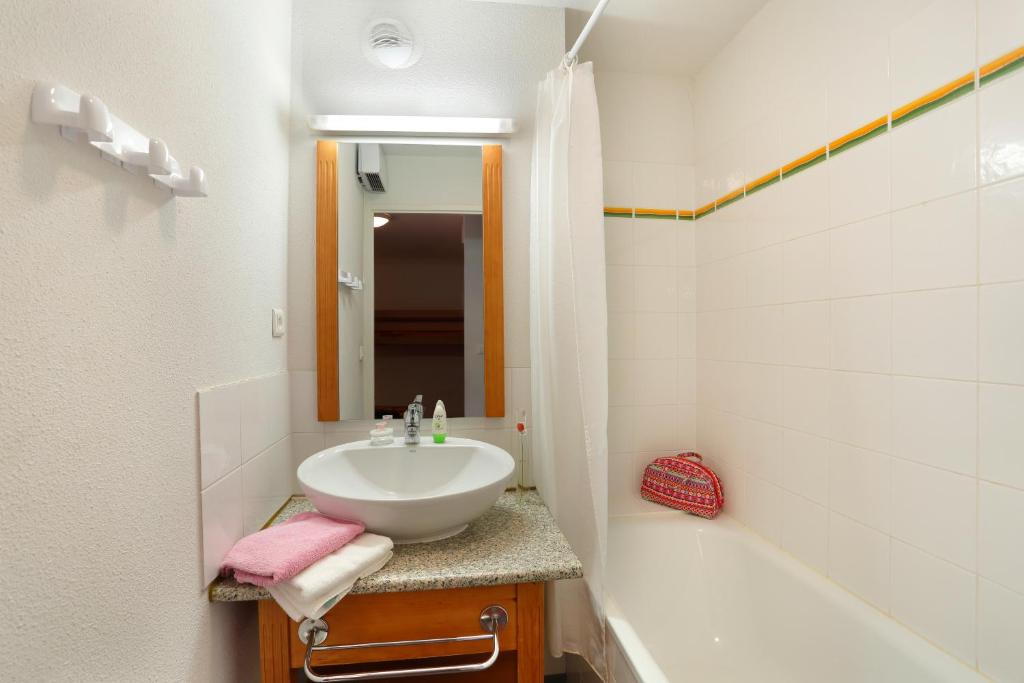 Residence Nemea Les Balcons dAx hotel pied des pistes 2