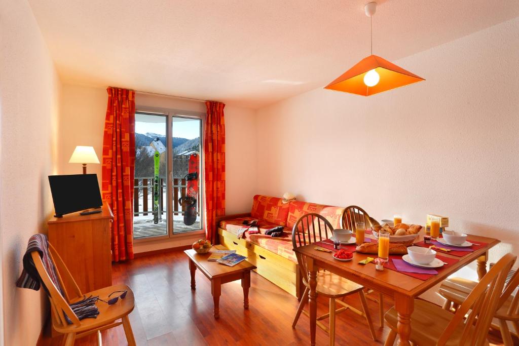 Residence Nemea Les Balcons dAx hotel pied des pistes 4