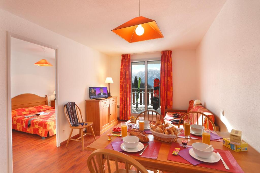 Residence Nemea Les Balcons dAx hotel pied des pistes 5