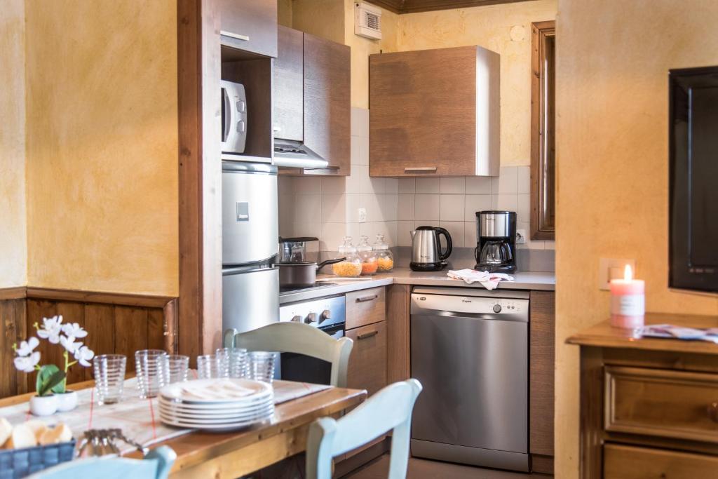 Residences Village Montana by Les Etincelles hotel pied des pistes 10