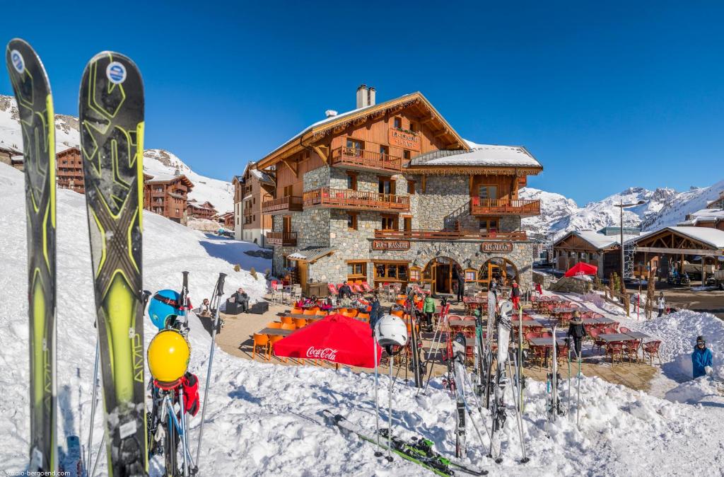 Residences Village Montana by Les Etincelles hotel pied des pistes 2