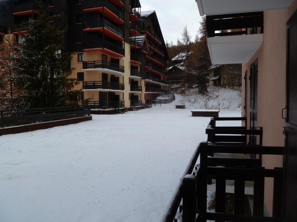 Risoul 1850 appartement 4 personnes proches pistes. appartement pied des pistes 15