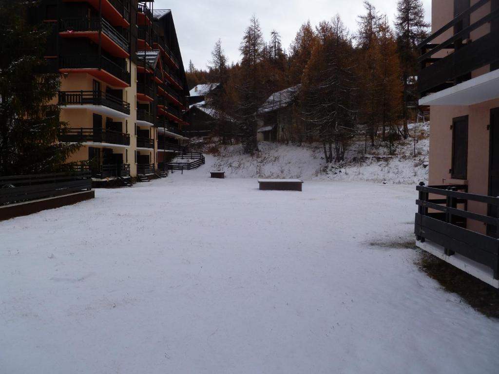Risoul 1850 appartement 4 personnes proches pistes. appartement pied des pistes 16