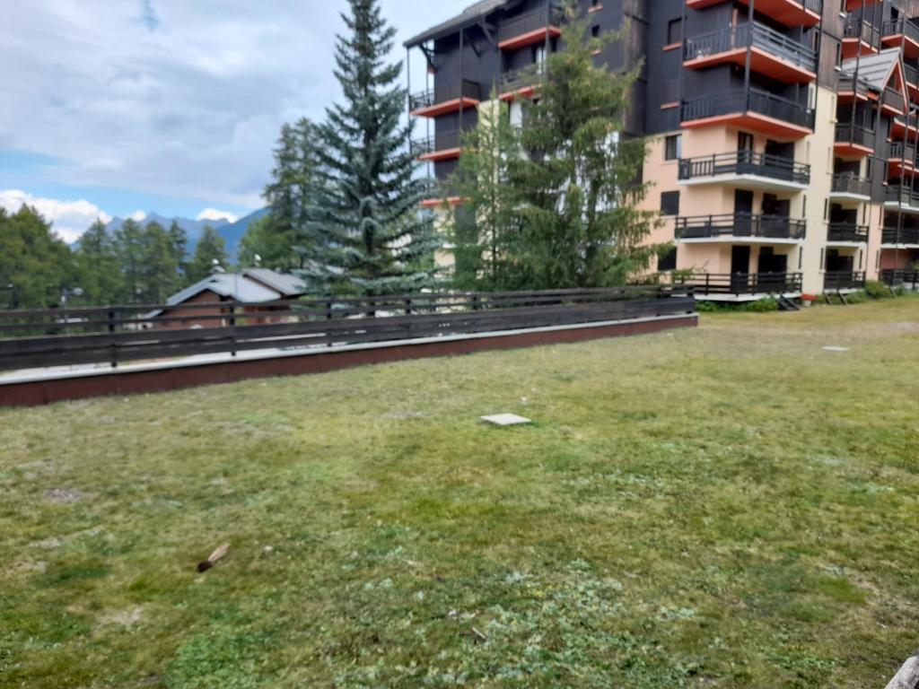 Risoul 1850 appartement 4 personnes proches pistes. appartement pied des pistes 18