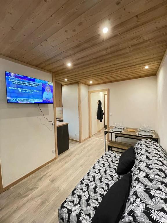 Risoul 1850 residence au pied des pistes pour 4 personnes en front de neige appartement pied des pistes 1