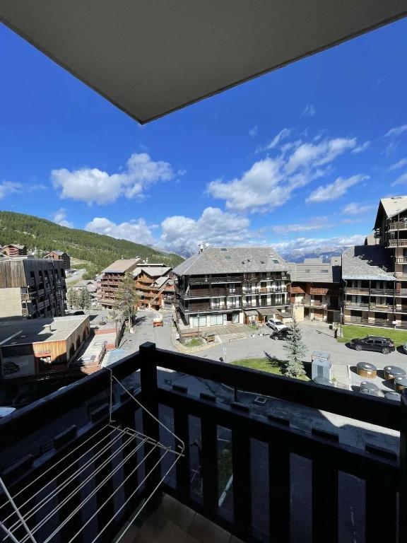 Risoul 1850 residence au pied des pistes pour 4 personnes en front de neige appartement pied des pistes 5