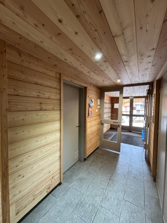 Risoul 1850 residence au pied des pistes pour 4 personnes en front de neige appartement pied des pistes 8