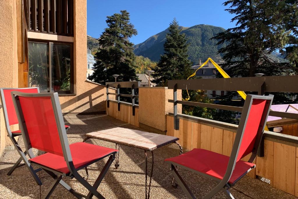 SERRE CHEVALIER 1200 appartement pied des pistes 8