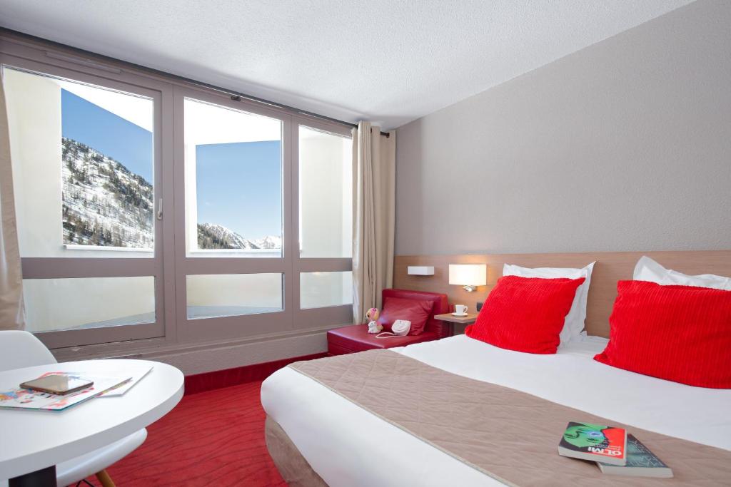SOWELL HOTELS Le Pas du Loup hotel pied des pistes 10