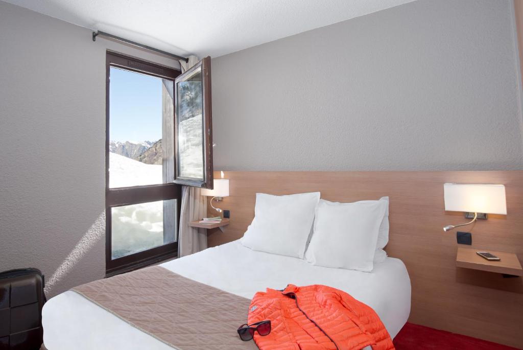 SOWELL HOTELS Le Pas du Loup hotel pied des pistes 16