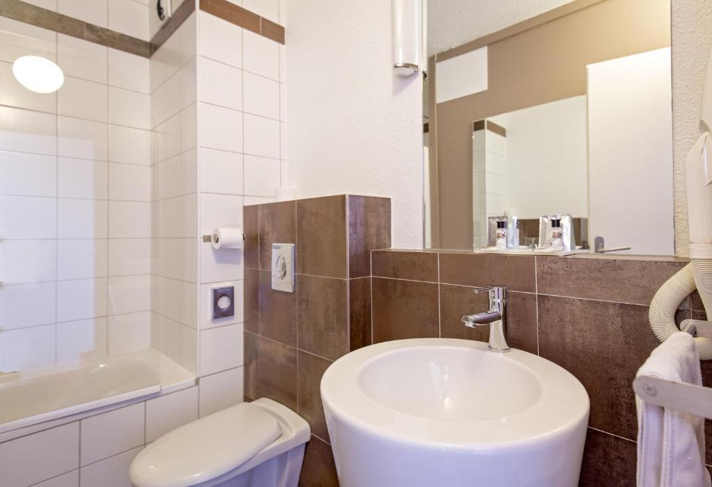 SOWELL HOTELS Le Pas du Loup hotel pied des pistes 18