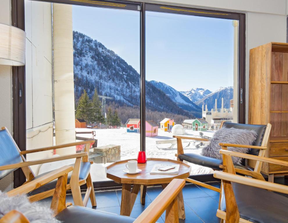 SOWELL HOTELS Le Pas du Loup hotel pied des pistes 4