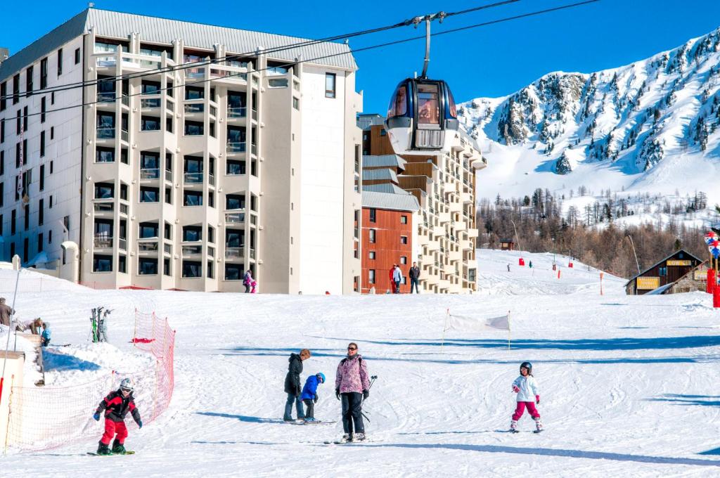SOWELL HOTELS Le Pas du Loup hotel pied des pistes