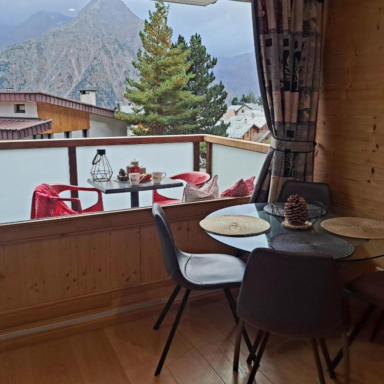 STUDIO 2 ALPES STYLE CHALET au PIED DE TELESIEGE DU DIABLE appartement pied des pistes 10
