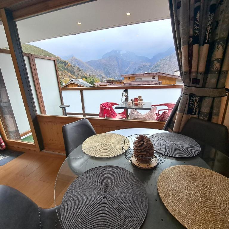 STUDIO 2 ALPES STYLE CHALET au PIED DE TELESIEGE DU DIABLE appartement pied des pistes 11