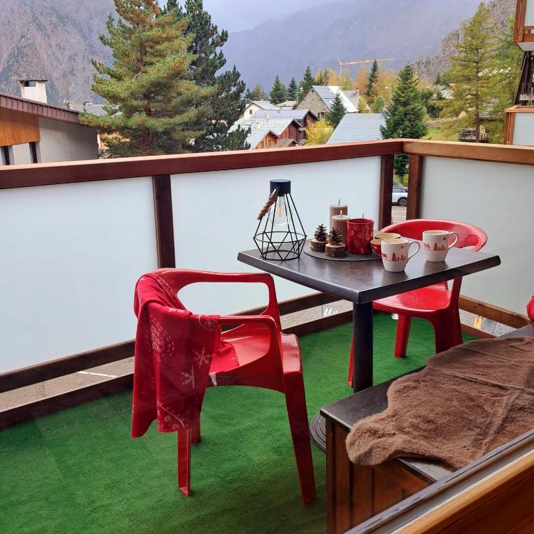 STUDIO 2 ALPES STYLE CHALET au PIED DE TELESIEGE DU DIABLE appartement pied des pistes 12