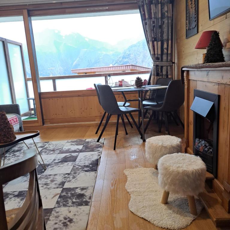 STUDIO 2 ALPES STYLE CHALET au PIED DE TELESIEGE DU DIABLE appartement pied des pistes 15