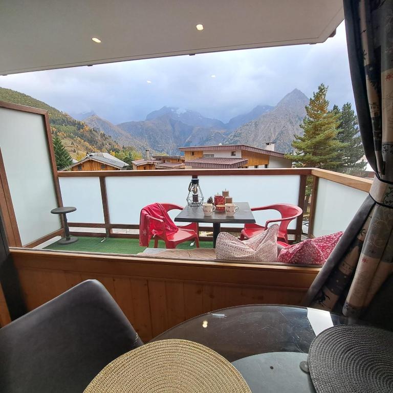 STUDIO 2 ALPES STYLE CHALET au PIED DE TELESIEGE DU DIABLE appartement pied des pistes 5