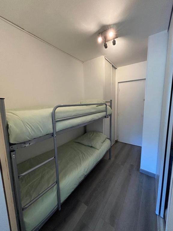 STUDIO 4 PERS SUD Superdevoluy PIED DES PISTES appartement pied des pistes 1