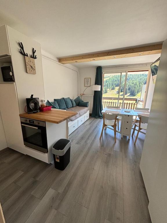 STUDIO 4 PERS SUD Superdevoluy PIED DES PISTES appartement pied des pistes
