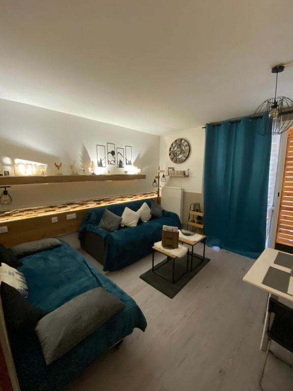 STUDIO AUX PIEDS DES PISTES appartement pied des pistes 12