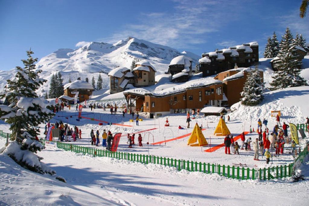 STUDIO CABINE COSY TRES CALME RESIDENCE ALPAGES 2 AU PIED DES PISTES appartement pied des pistes 13