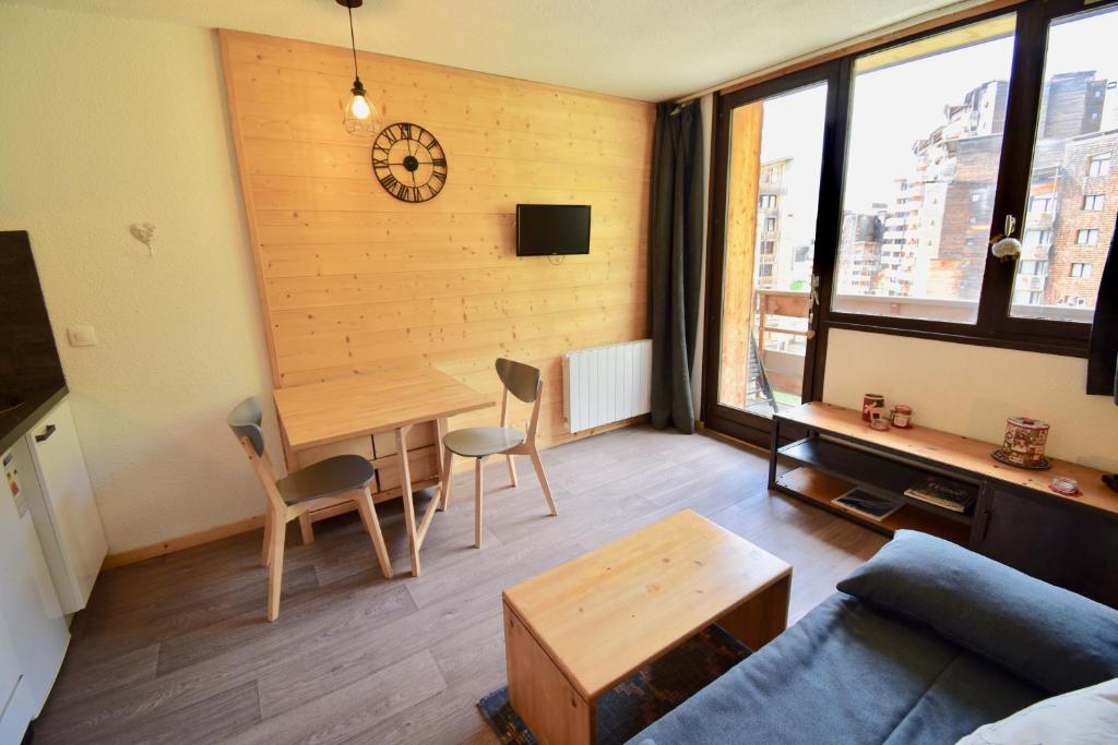 STUDIO CABINE COSY TRES CALME RESIDENCE ALPAGES 2 AU PIED DES PISTES appartement pied des pistes 4